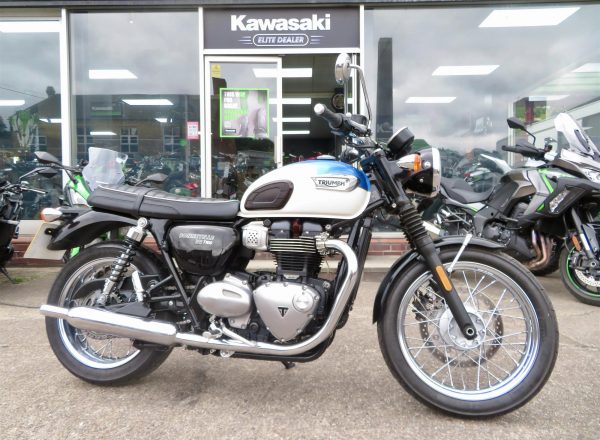 TRIUMPH BONNEVILLE T100