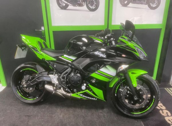 ニーダー KAWASAKI NINJA ZX-12R 2002 - Kawasaki Autorama Ltd