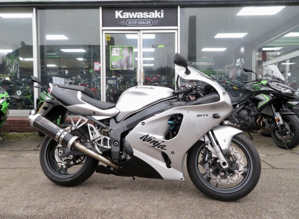 KAWASAKI NINJA ZX-7R P4