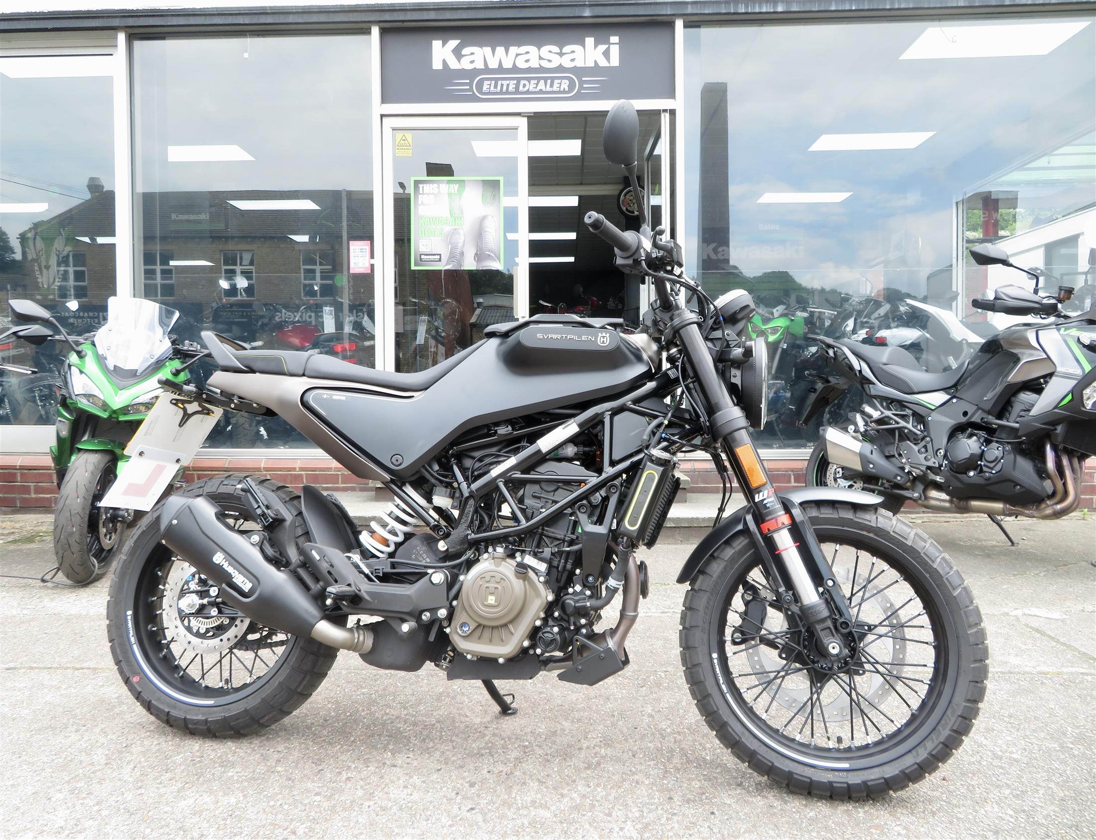 HUSQVARNA SVARTPILEN 125