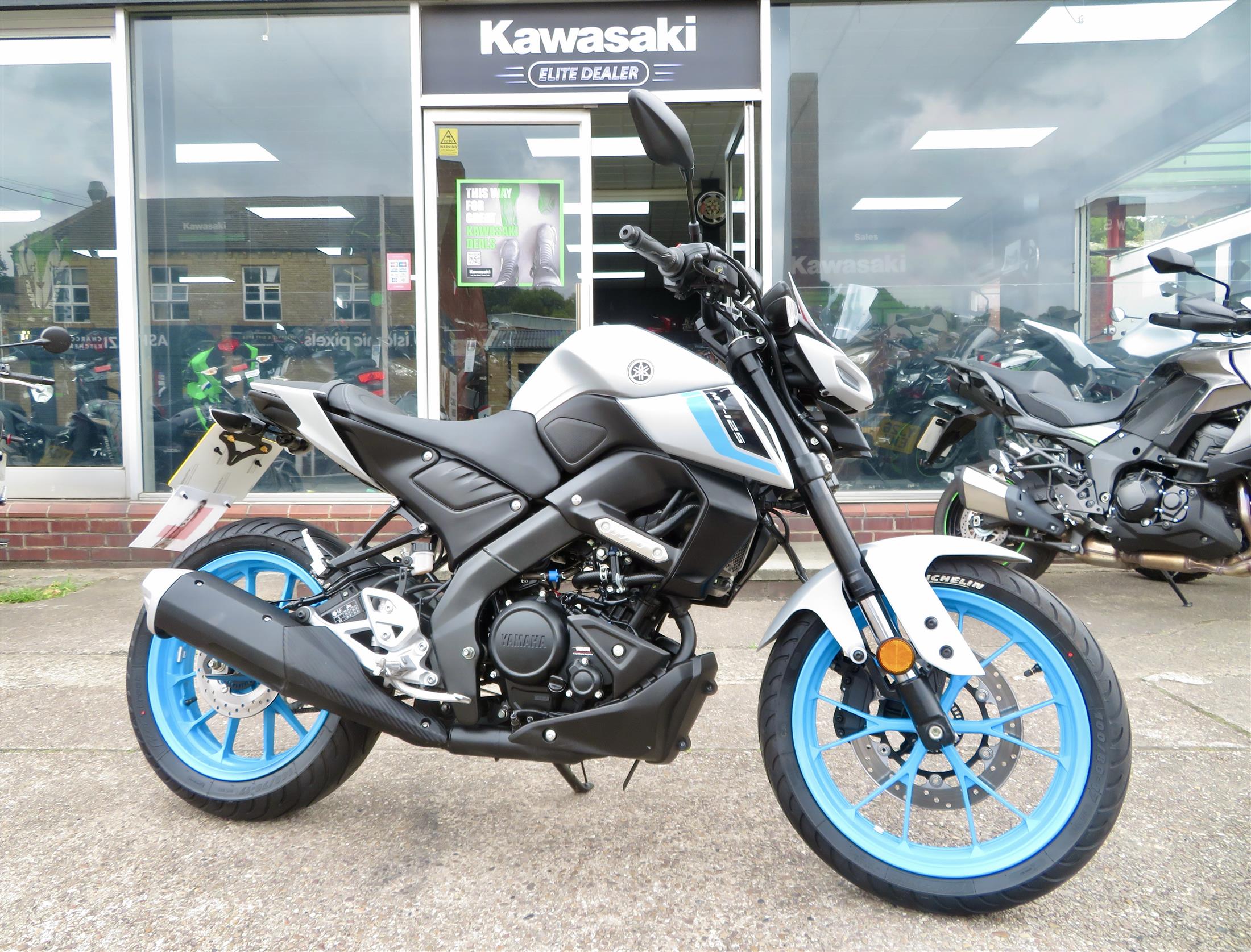 YAMAHA MT-125