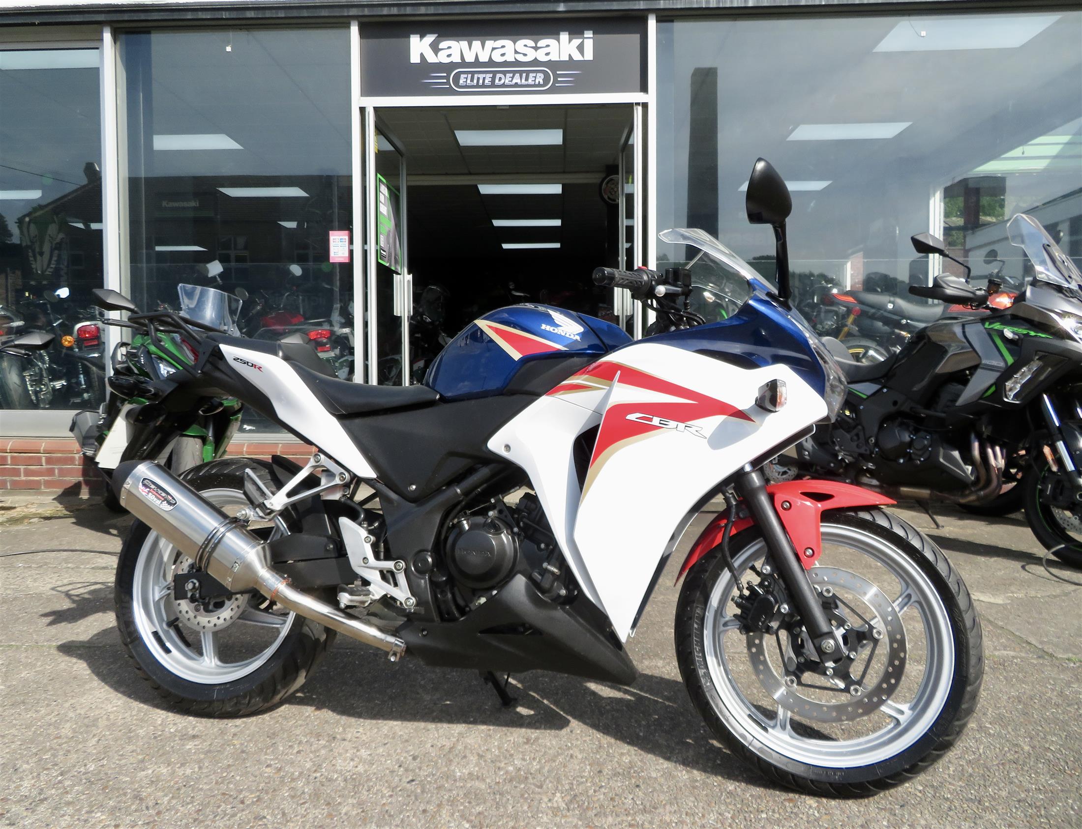 HONDA CBR250R