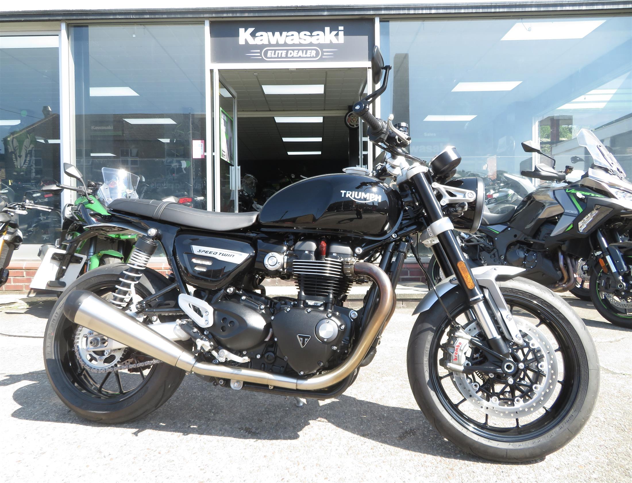 TRIUMPH SPEED TWIN 1200