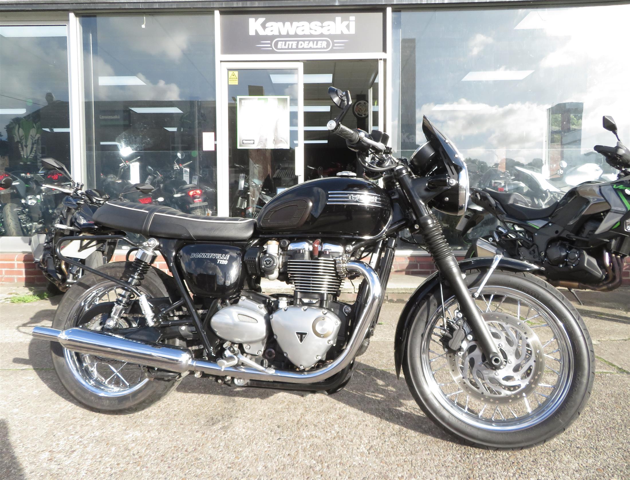 TRIUMPH BONNEVILLE T120