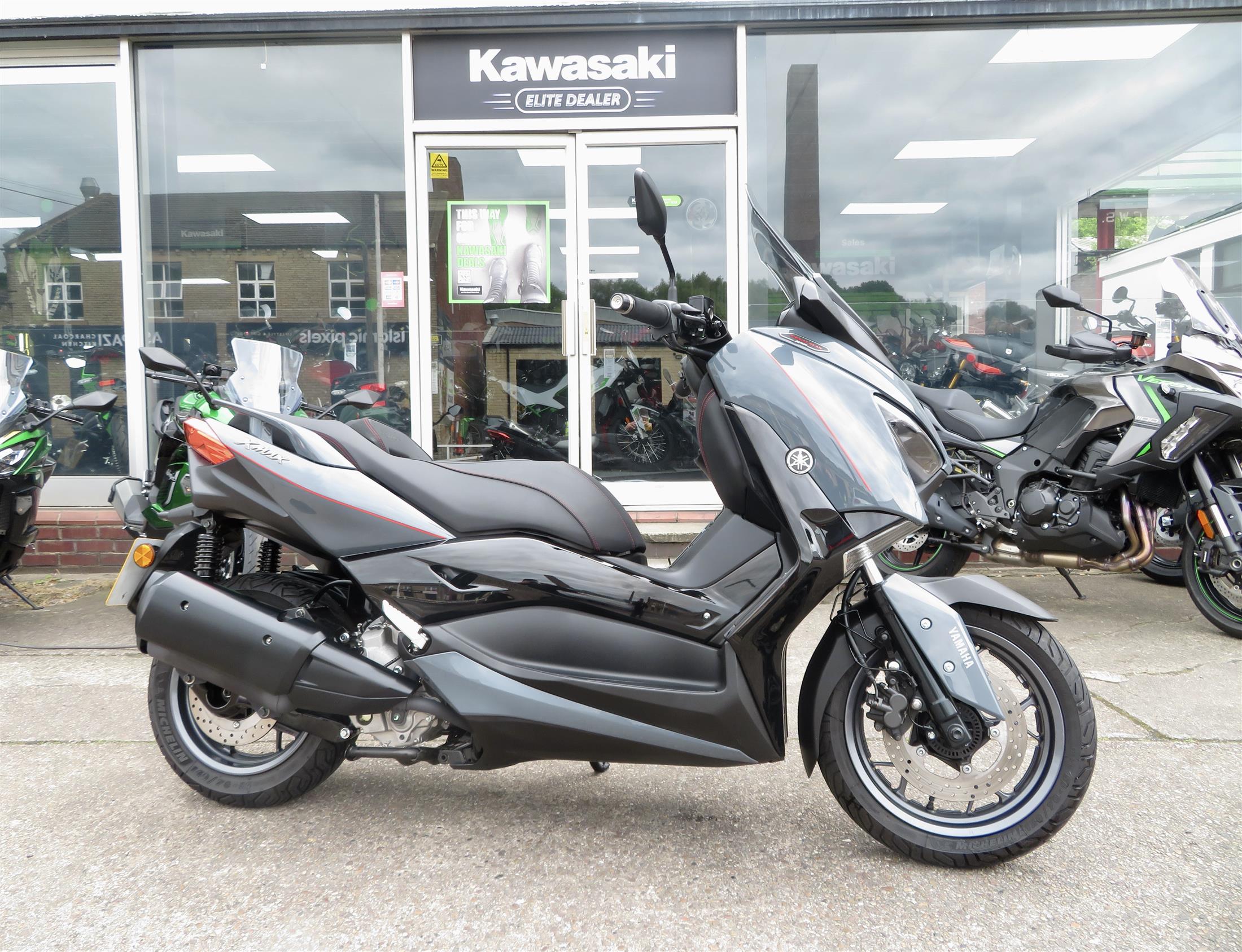 YAMAHA X-MAX TECH MAX 300