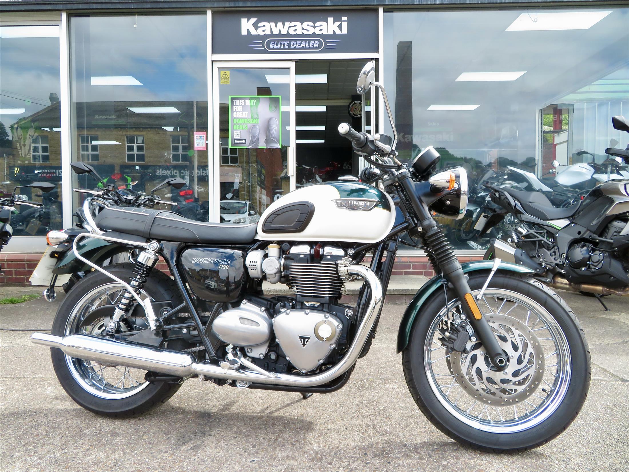 TRIUMPH BONNEVILLE T120