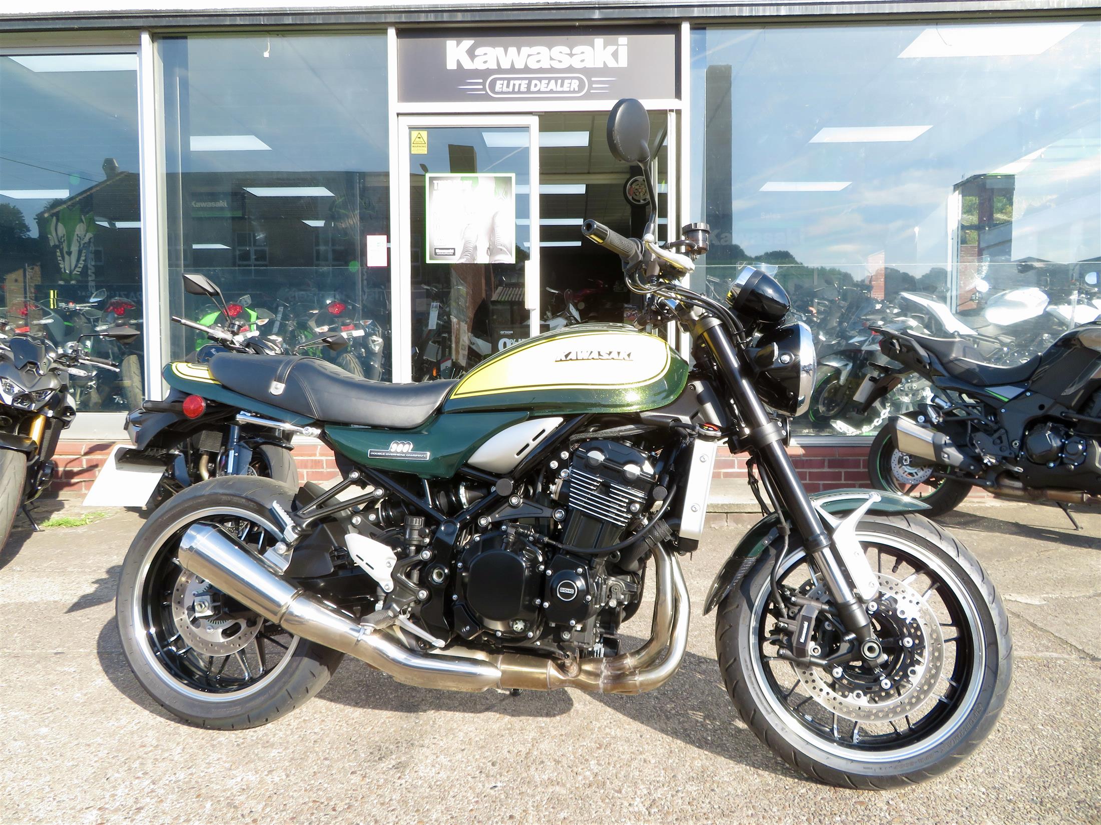 KAWASAKI Z900RS YELLOW BALL